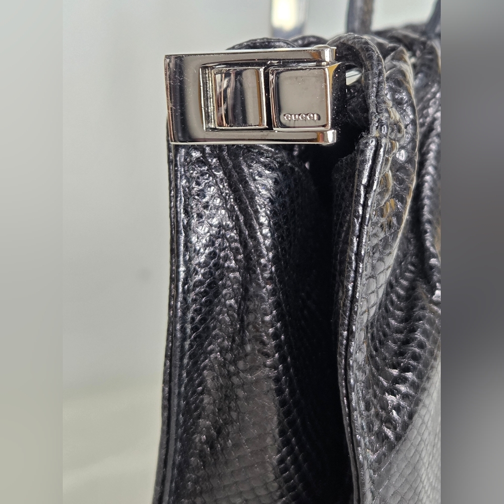 Gucci - Vintage Elegant Black Leather Shoulder Bag With Silver Plate Hardware - Picture 6 of 15